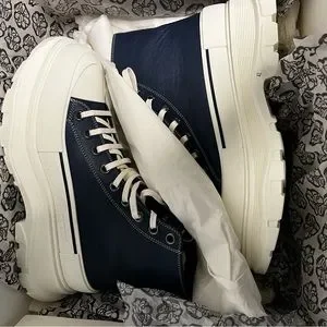 Preowned ALEXANDER MCQUEEN
Navy Leather Tread Slick High Sneakers size 42 alexander mcqueen tread slick high top sneakers size 42 | eBay main image 2